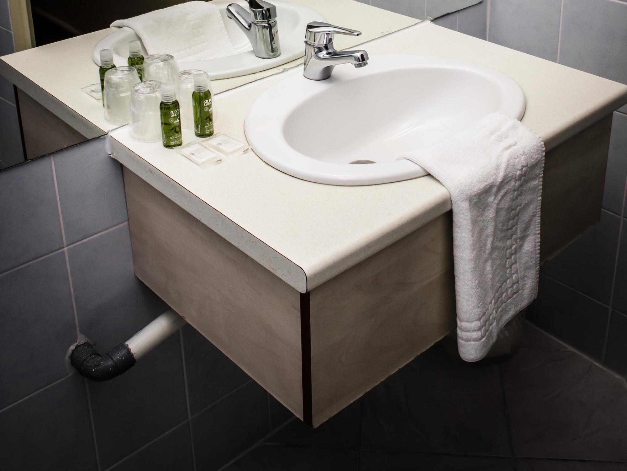 Le Terminus Hotel Тараскон Екстериор снимка