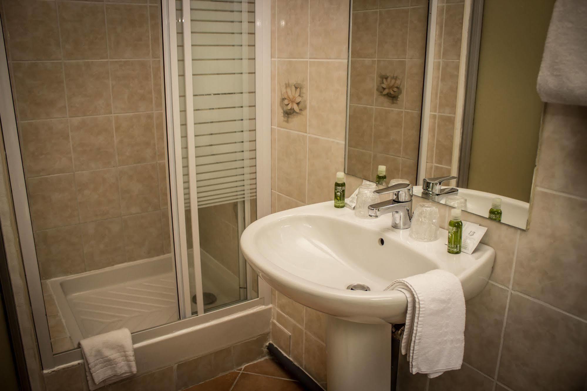 Le Terminus Hotel Тараскон Екстериор снимка