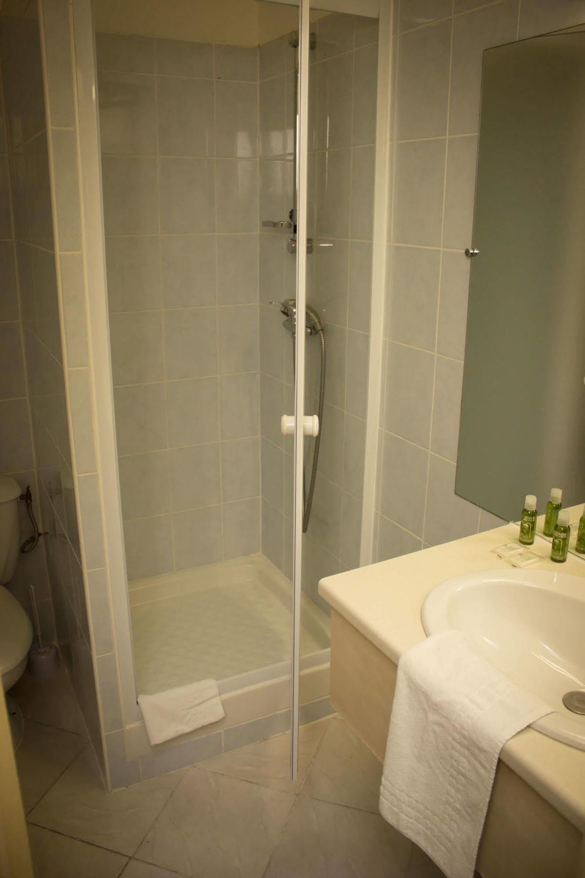 Le Terminus Hotel Тараскон Екстериор снимка