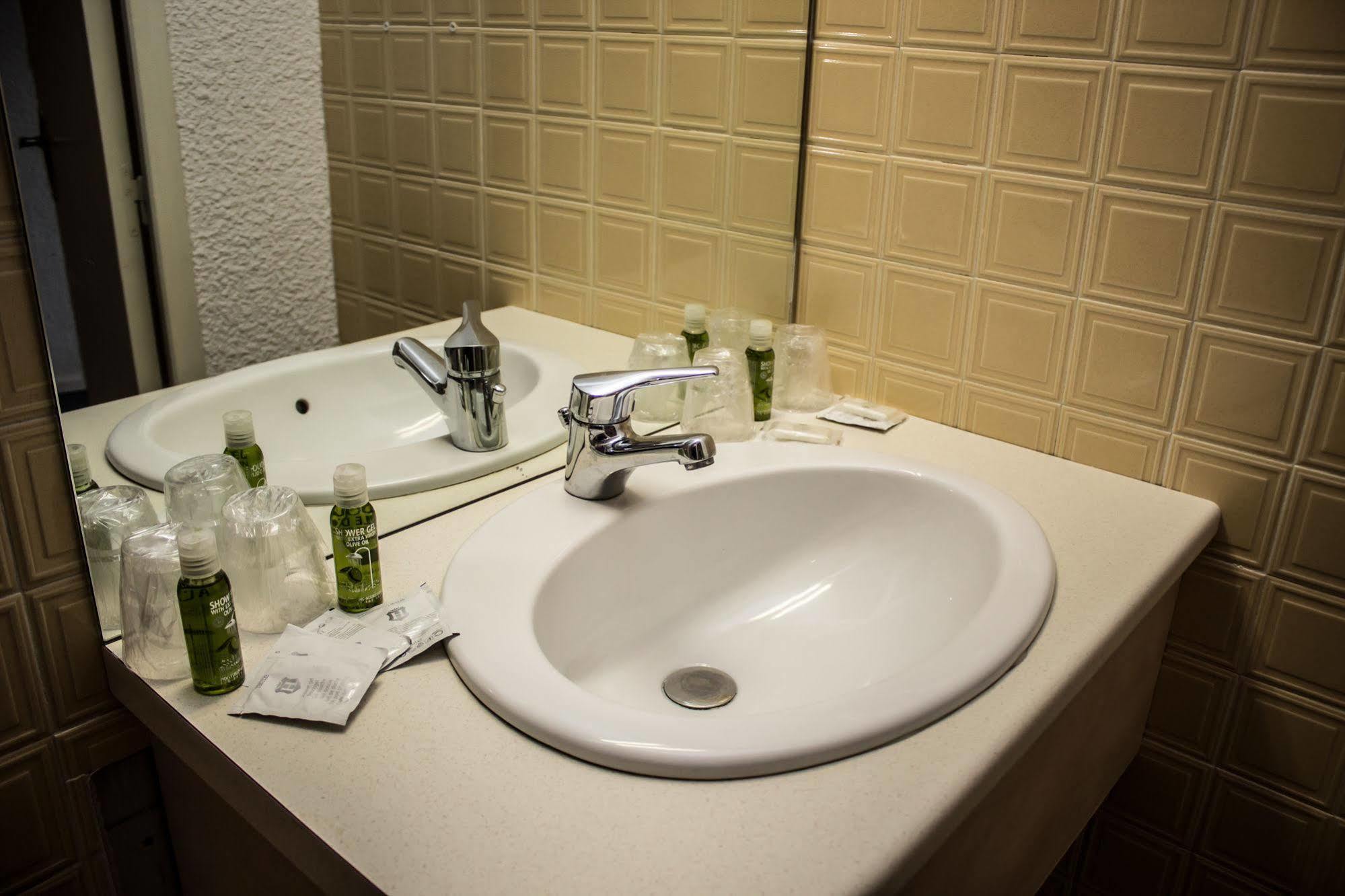Le Terminus Hotel Тараскон Екстериор снимка