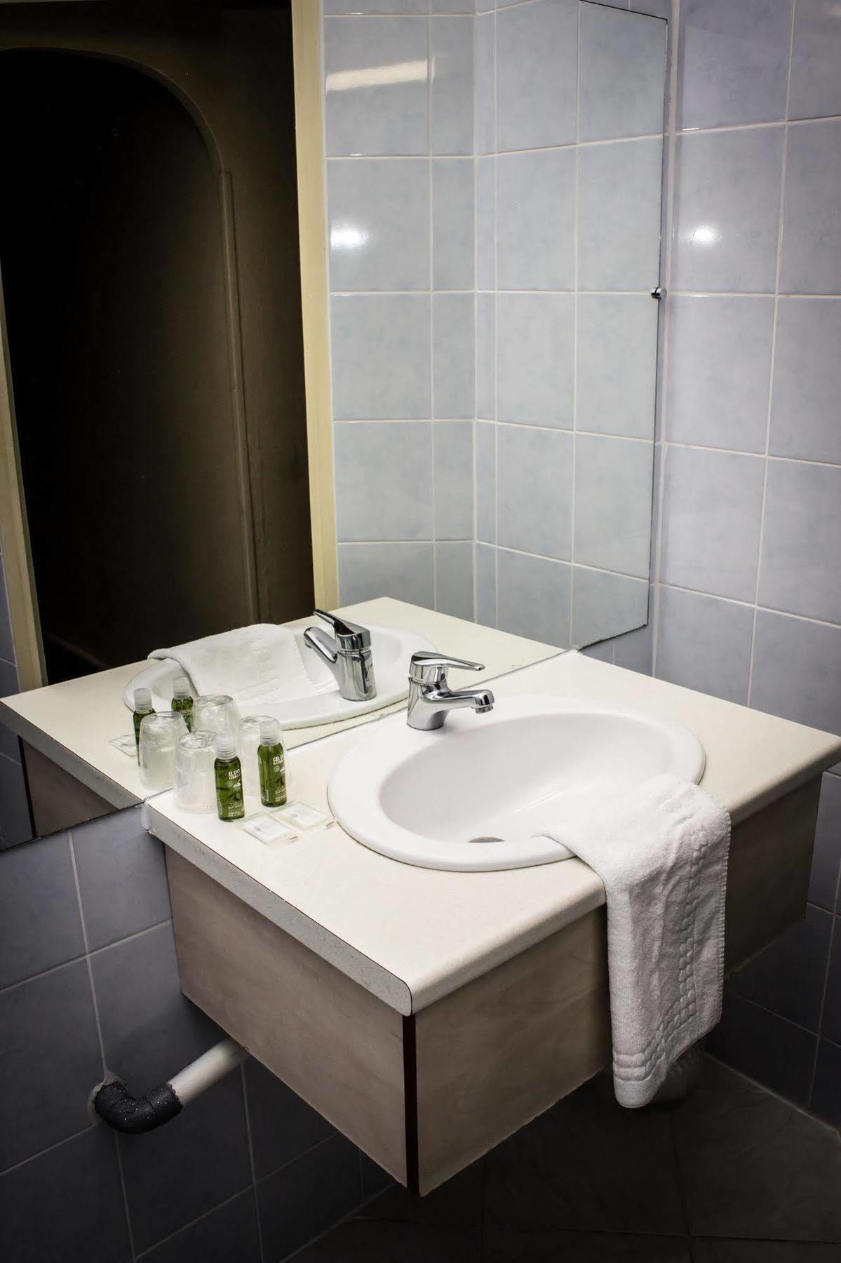 Le Terminus Hotel Тараскон Екстериор снимка